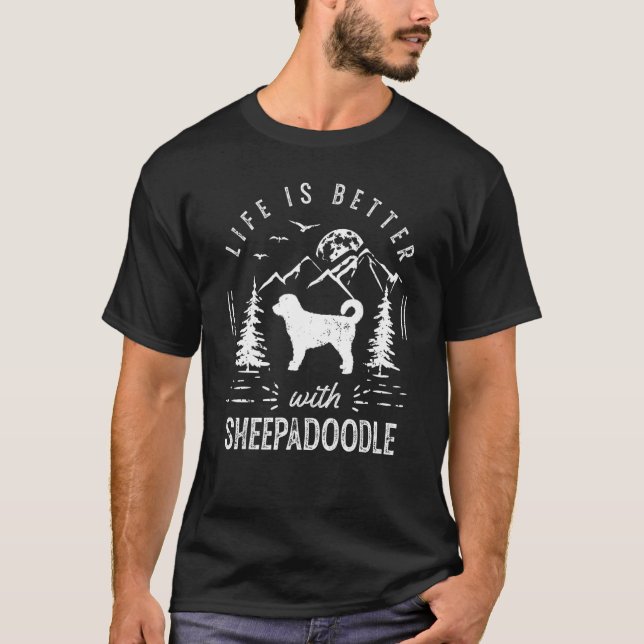Sheepadoodle Life Better Mamma Pappa Hund T Shirt (Framsida)