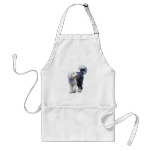 Sheepadoodle med blå rutig halsduk förkläde