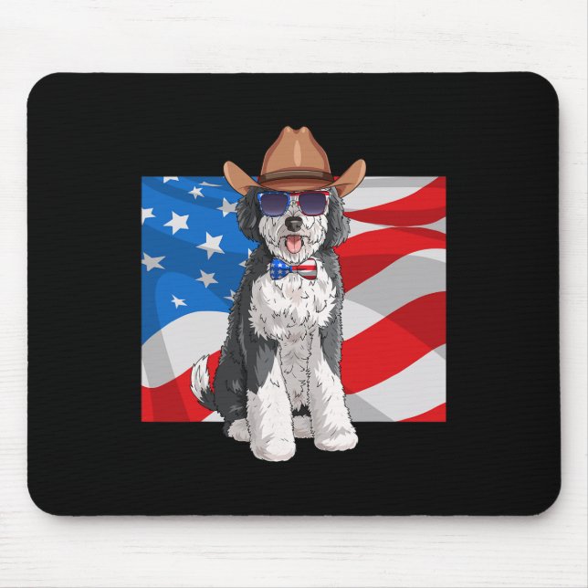 Sheepadoodle Patriotic Merica 4:e juli Amerikanska Musmatta (Framsidan)
