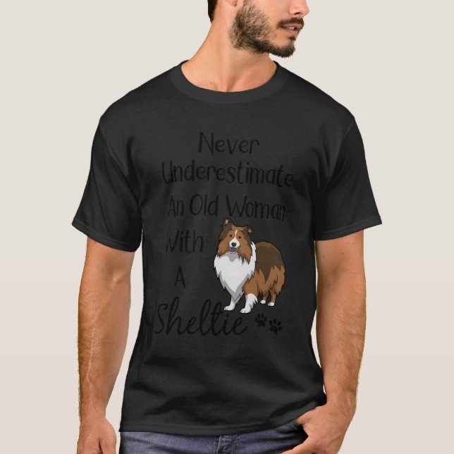 Sheltie Gift Old Woman and Sheltie Funny Sheltie M T Shirt (Framsida)