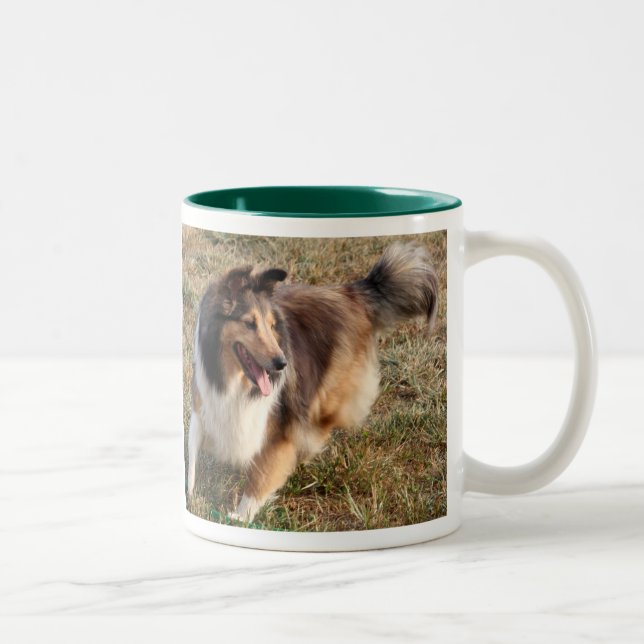 SHELTIE SOM HAR ROLIGT Två-Tonad MUGG (Höger)