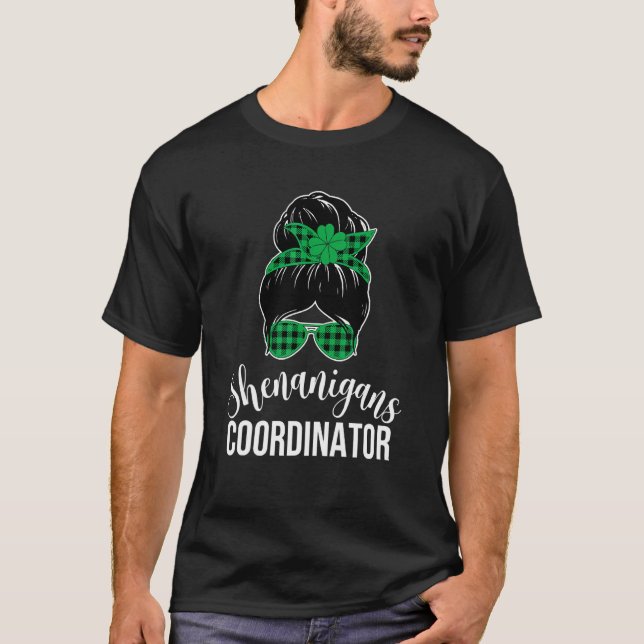 Shenanigans Coordinator Messy Bun Saint patrick D T Shirt (Framsida)