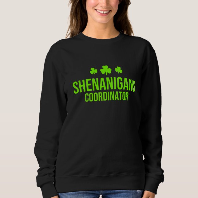 Shenanigans Coordinator Shamrock St patrick's day T Shirt (Framsida)