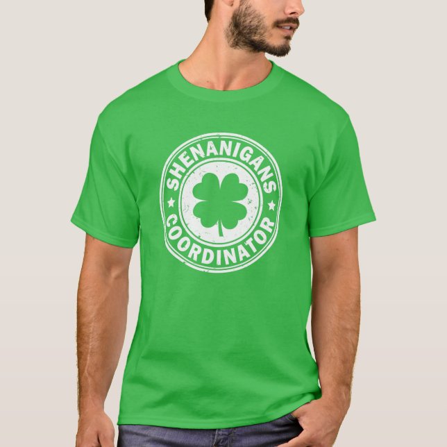 Shenanigans Coordinator St patricks day Shamrock F T Shirt (Framsida)