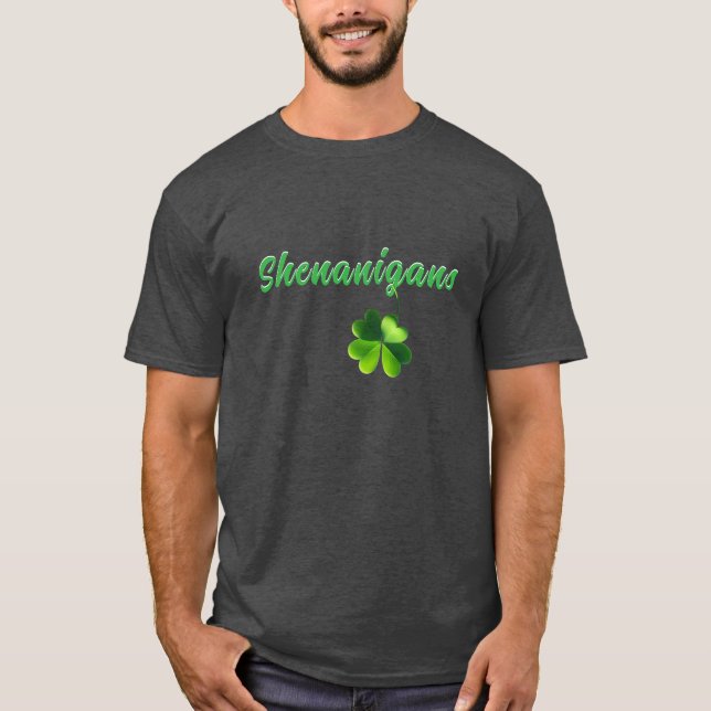 Shenanigans och en fyraklöver T-shirt (Framsida)