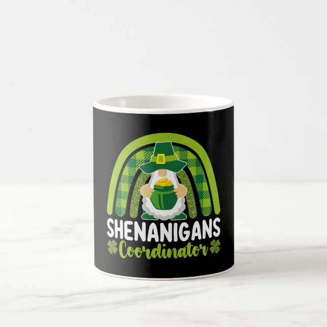 Shenanigans samordnare Gnomes St Patrick's Day Kaffemugg (Center)