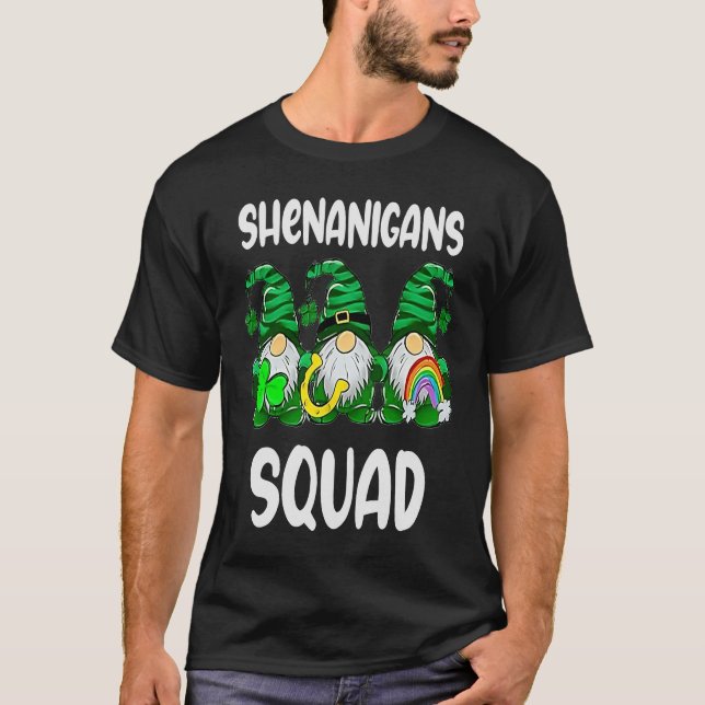 Shenanigans Squad Gnomes St patrick's day Manar Wo T Shirt (Framsida)
