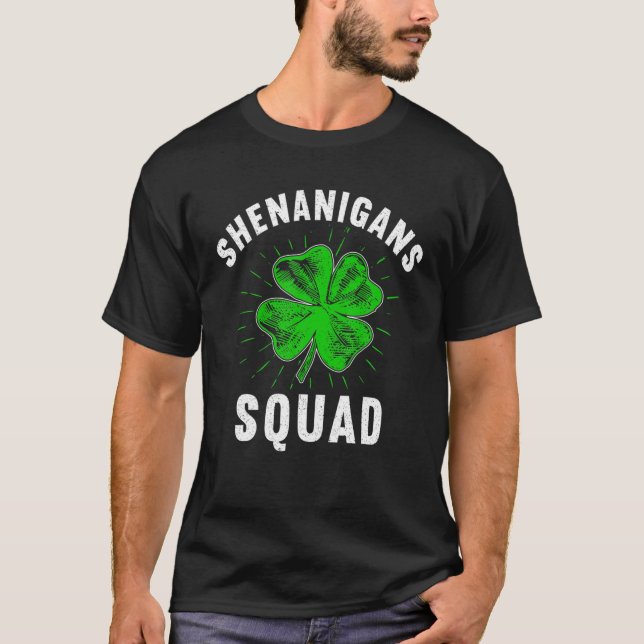 Shenanigans Squad Irish Funny Saint Patricks Day T Shirt (Framsida)