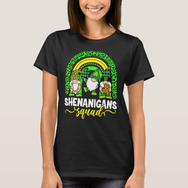 Shenanigans Squad Irish Gnomes Rainbow St Patrick' T Shirt (Framsida)