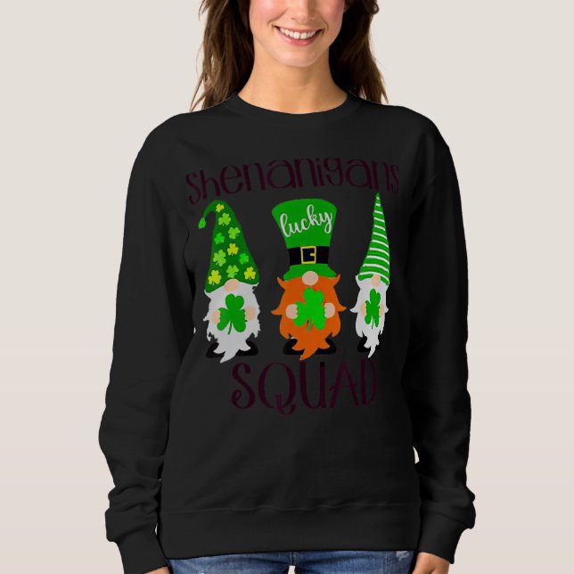 Shenanigans Squad St Patrick S Day Gnomes Holding T Shirt (Framsida)