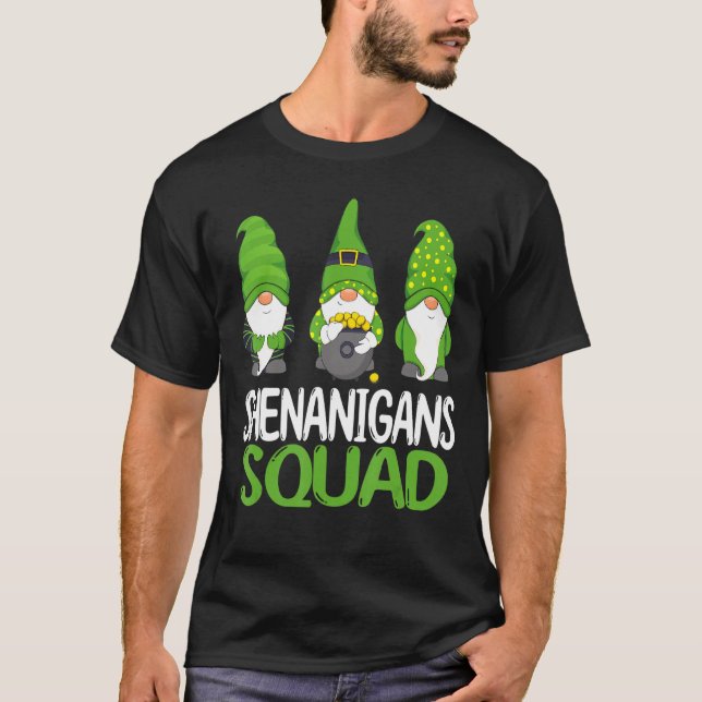 Shenanigans Squad St patricks day Gnomes St Patric T Shirt (Framsida)
