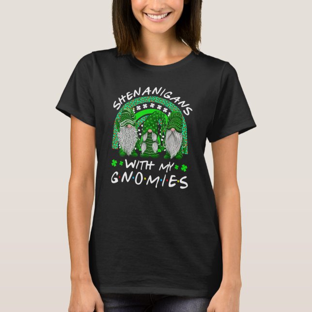 Shenanigans With My Gnomies St Patrick's Day Gnome T Shirt (Framsida)