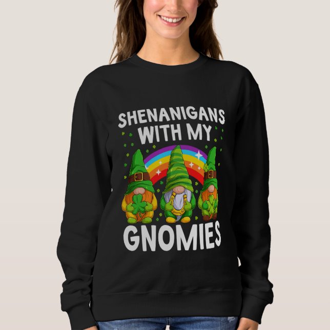 Shenanigans With My Gnomies St Patrick's Day Gnome T Shirt (Framsida)