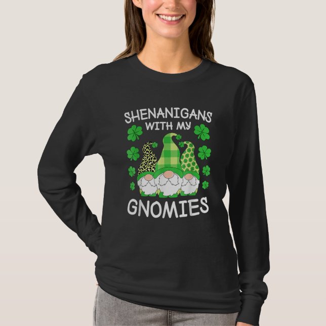 Shenanigans With My Gnomies St Patrick's Day Gnome T Shirt (Framsida)