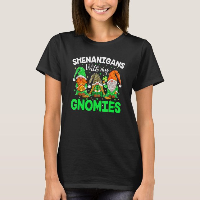 Shenanigans With My Gnomies St Patrick's Day Gnome T Shirt (Framsida)