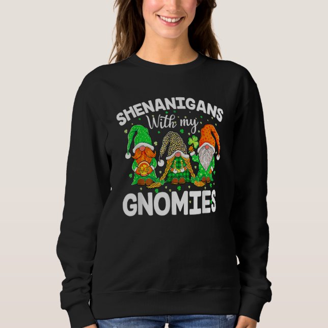 Shenanigans With My Gnomies St Patrick's Day Gnome T Shirt (Framsida)