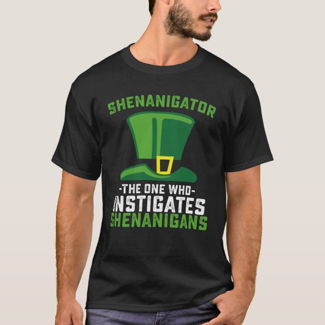 Shenanigator Den som föranstaltar bus T Shirt (Framsida)