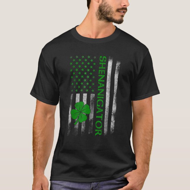 Shenanigator St Patrick s Day Irish American Flagg T Shirt (Framsida)