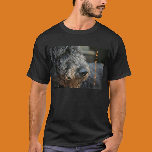 Shepadoodle Hund Photographic Porträtt T-Shirt (Skapare uppladdad)