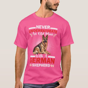 Shepherd Hund ALDRIG ODERESTIMATE AN OLD MAN TYMAN T Shirt