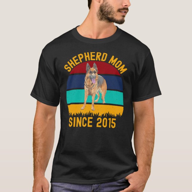 Shepherd Mom Since 2015  Dogs T Shirt (Framsida)