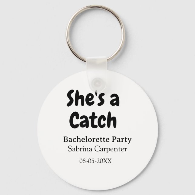 She's a catch bachelorette party name date simple  nyckelring (Framsida)