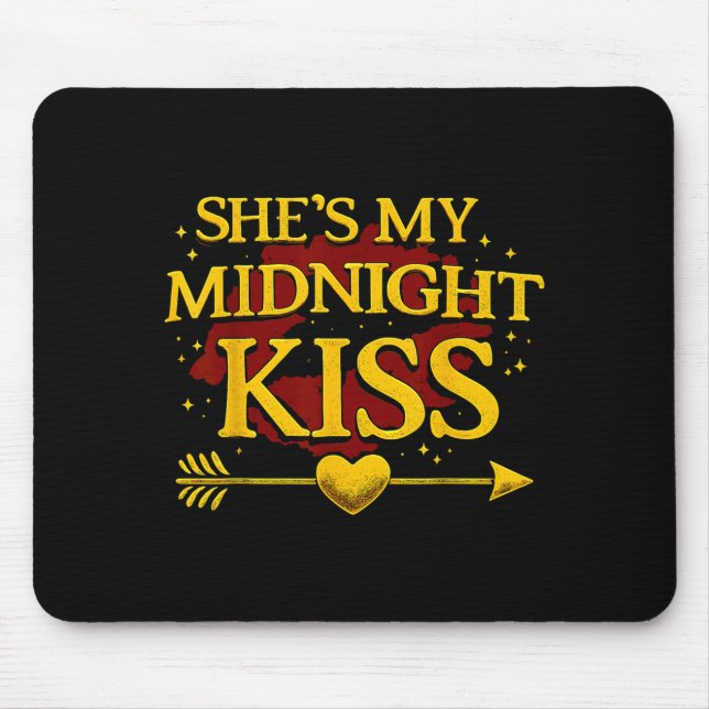 She's My Midnight Kiss Matching Couples Valentine’ Musmatta (Framsidan)