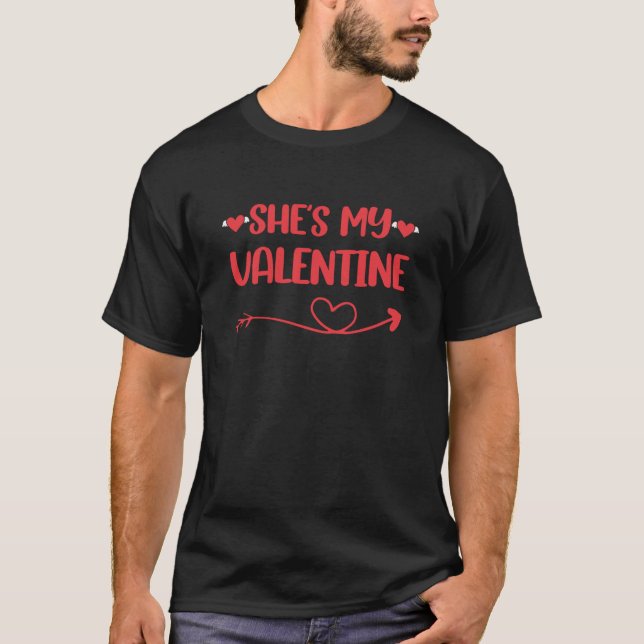 She's My Valentine Matching Couples Valentine's Da T Shirt (Framsida)