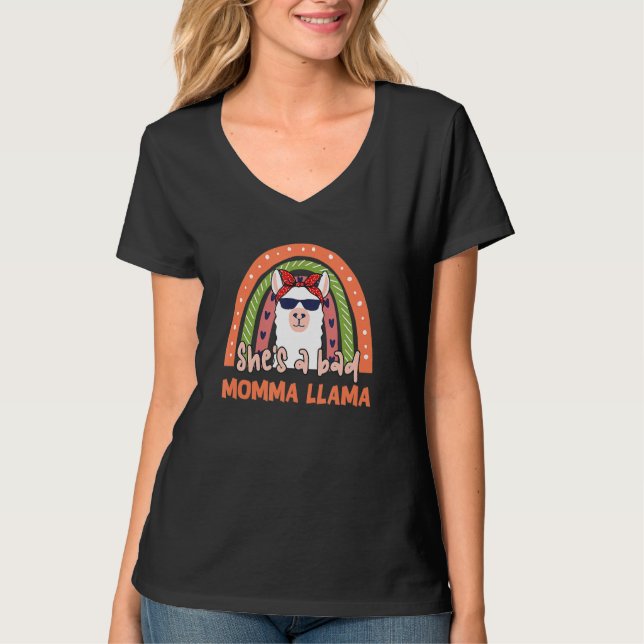Sheu2019s A Bad Momma Llama Cute Rainbow Heart Lov T Shirt (Framsida)