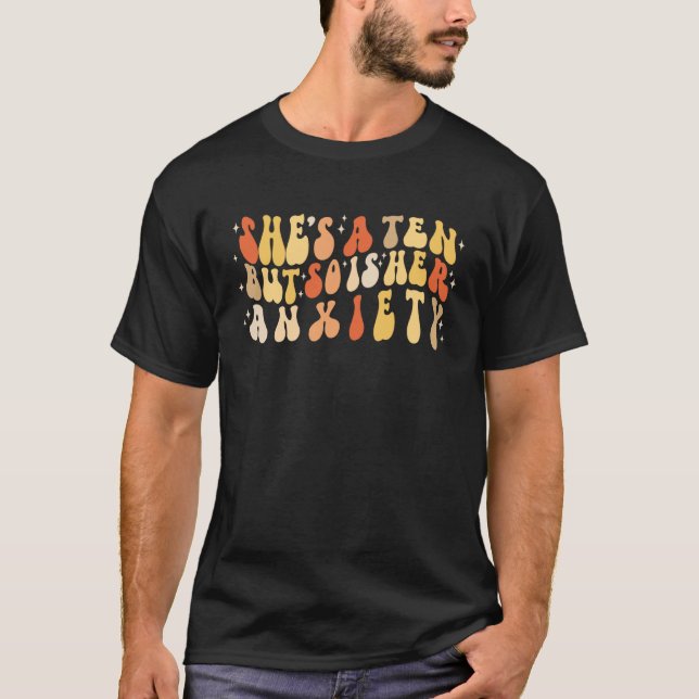 Sheu2019s A Ten, men hon är också orolig. T Shirt (Framsida)