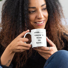 Shh.. Det finns Vin här i lustigt Kaffemugg