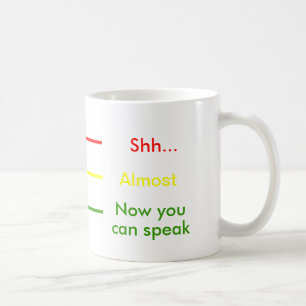 Shh nästan nu kan du tala Stoplightkoppkaffe Kaffemugg