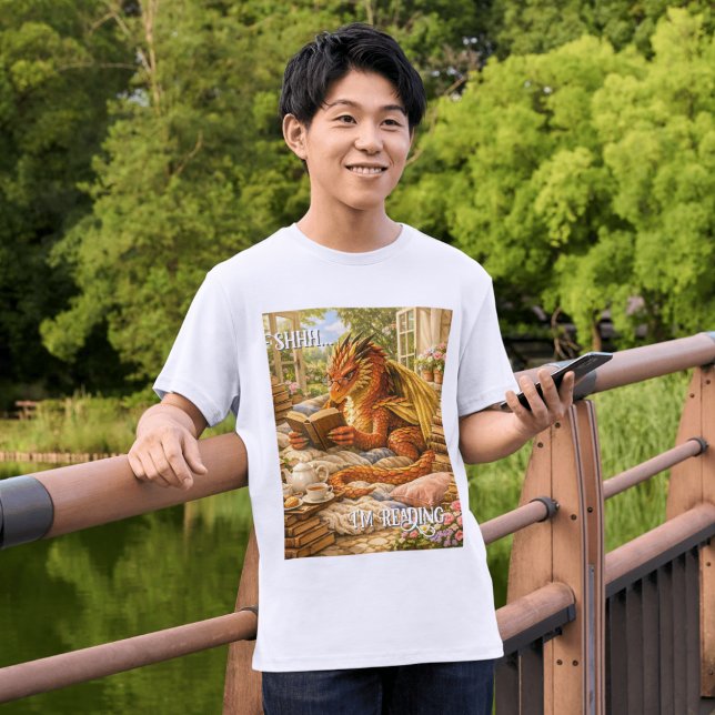 Shhh… Jag Läser Mysigt Läsande Drakar  T Shirt (Skapare uppladdad)