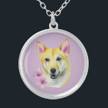 Shiba Inu med Sakura vattenfärgmålning Silverpläterat Halsband<br><div class="desc">Denna är en vattenfärgmålning av en hund för shibainublandning med två sakura (körsbärsröd blommar) blommor på sidan.</div>
