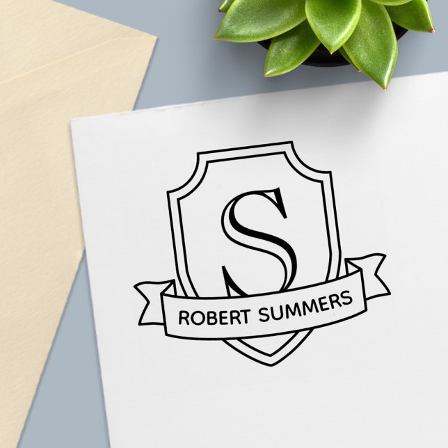 Shield och Ribbon Monogram Initial Självfärgande Stämpel (Skapare uppladdad)