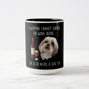Shih Tzu   En kvinna kan inte Överleva på Vin Ensa Två-Tonad Mugg