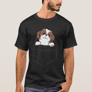 Shih Tzu i en Pocket Pocket Shih Tzu T Shirt