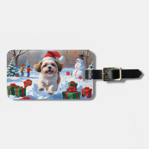 Shih Tzu springer i snö med julhatt Bagagebricka