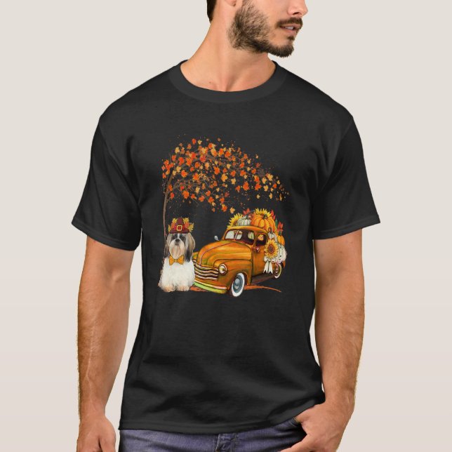 Shih Tzu Wearing Hat Fall Träd Pickupa Lastbil Pum T Shirt (Framsida)