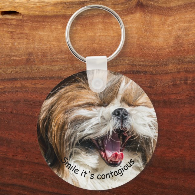 Shih tzu-yawning skrattar text anpassa nyckelring (Framsida)
