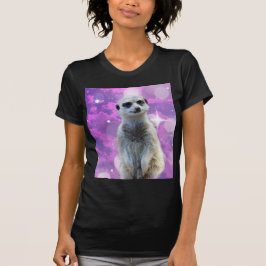 Shimmering Charm: Meerkat på Rosa Bokeh Background Tee Shirt