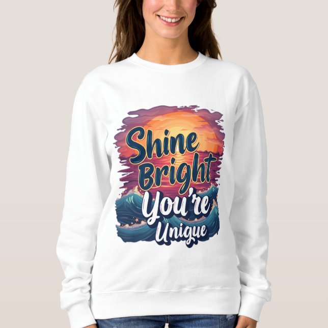 "Shine Bright, du är unik!" Sunset Ocean Tee (Framsida)