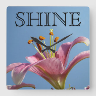 SHINE presenter Rosa Lilja Blå himmel Inspiration Fyrkantig Klocka