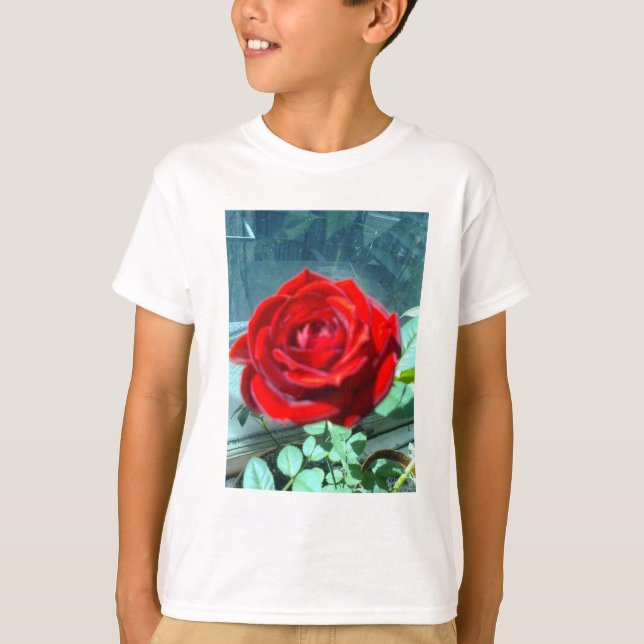 Shinna, suddiga röd ros t shirt (Framsida)