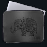 Shiny Black Moer Background Black Paisley Elephant Laptop Sleeve<br><div class="desc">Elegant blommigt paisley elephant med glänsande modern abstrakt svart och grått monotoner bakgrund. Anpassade monogram.</div>