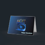 Shiny Blue Chanukkah Menorah Helgkort<br><div class="desc">En moderniserande,  metallisk,  blå Chanukkah-menorah,  med en lejon i silhouette,  mot en mörk,  natteliknande bakgrund. Alla nio ljusen är tända. Texten "Lycklig Hanukkah" står också i blått och vitt.</div>