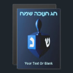 Shiny Blue Dreidel<br><div class="desc">En moderniserande,  metallisk,  blå dröm mot en mörk,  nattlig bakgrund. Två av hebreiska brev hittades på en dröm,  nunna och shin,  glöd. Den hebreiska text som lyder "Chag Chanukkah Sameach" (Lycklig Hanukkah) förekommer också i blått och vitt ljus. Lägg till ytterligare text.</div>
