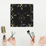 Shiny Guld & Silver Sissors Mönster Hairstylist Fyrkantig Klocka<br><div class="desc">Snyggtens personlig-väggklocka för hårstylist med saxar från guld och silver på svart bakgrund. Texten är helt och hållet anpassade.</div>