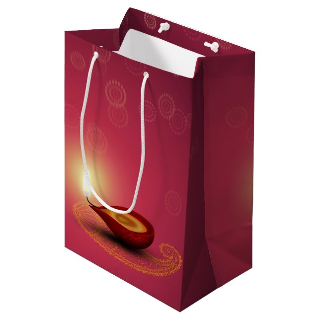 Shiny Lycklig Diwali Diya - Medium Gift Bag (Framsidan Vinklad)