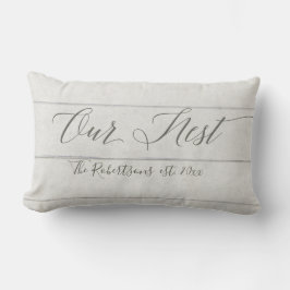 Shiplap för lantlig vit bygga bo trävåra efternamn lumbarkudde